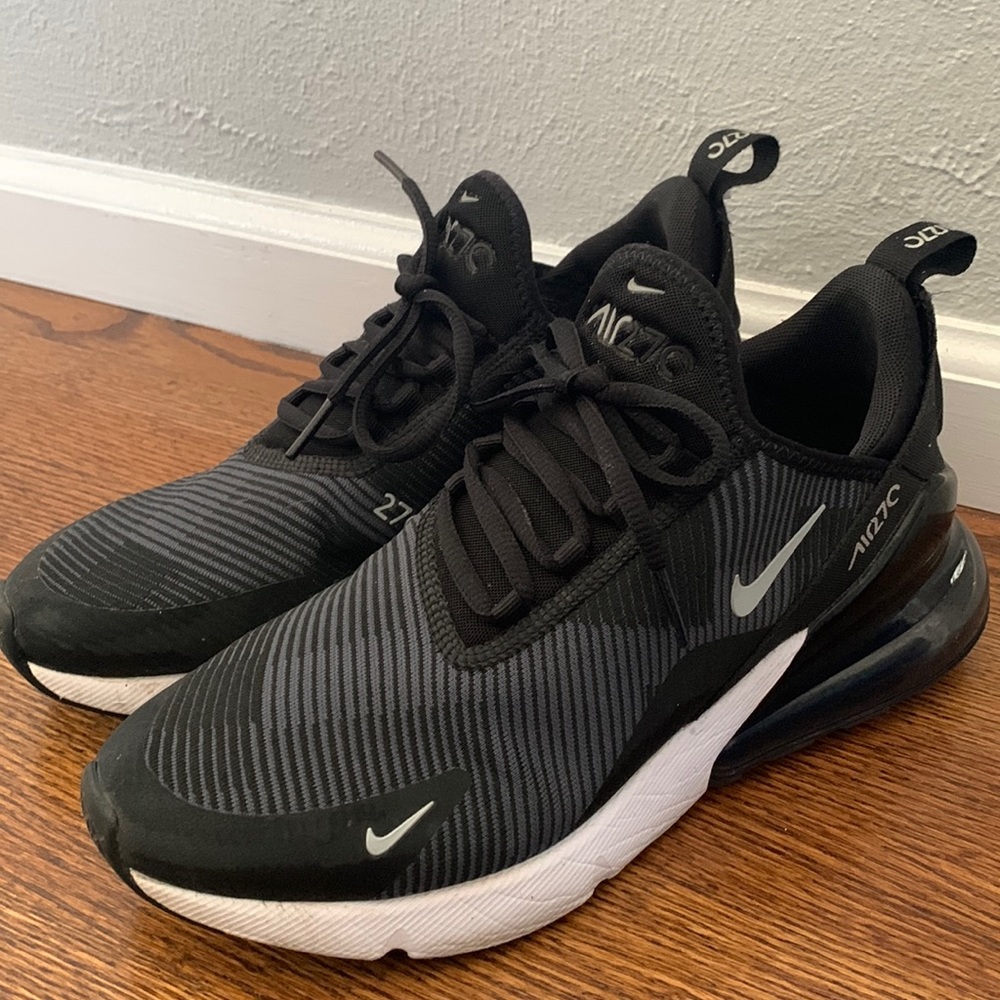 Black Nike Air Max 270 GS Size 7/W Size 8.5